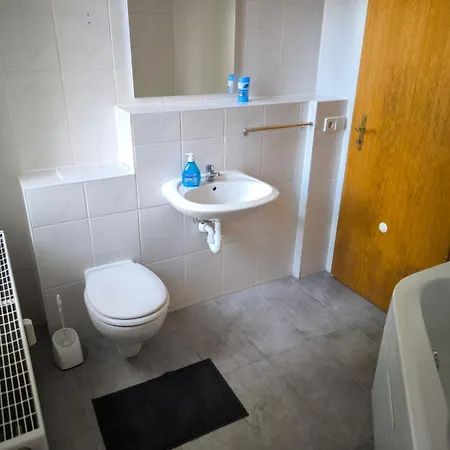 Preiswerte Fuer Monteure, Wlan, Smart-tv & Kostenfreie Parkplaetze * Neupetershain