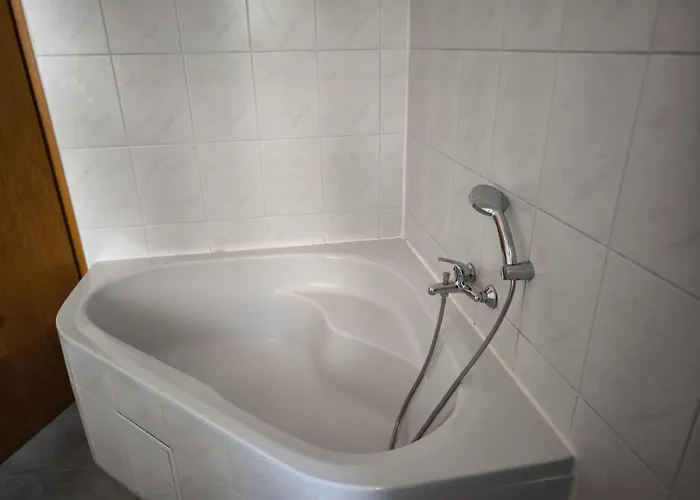 Preiswerte Fuer Monteure, Wlan, Smart-tv & Kostenfreie Parkplaetze 公寓 *